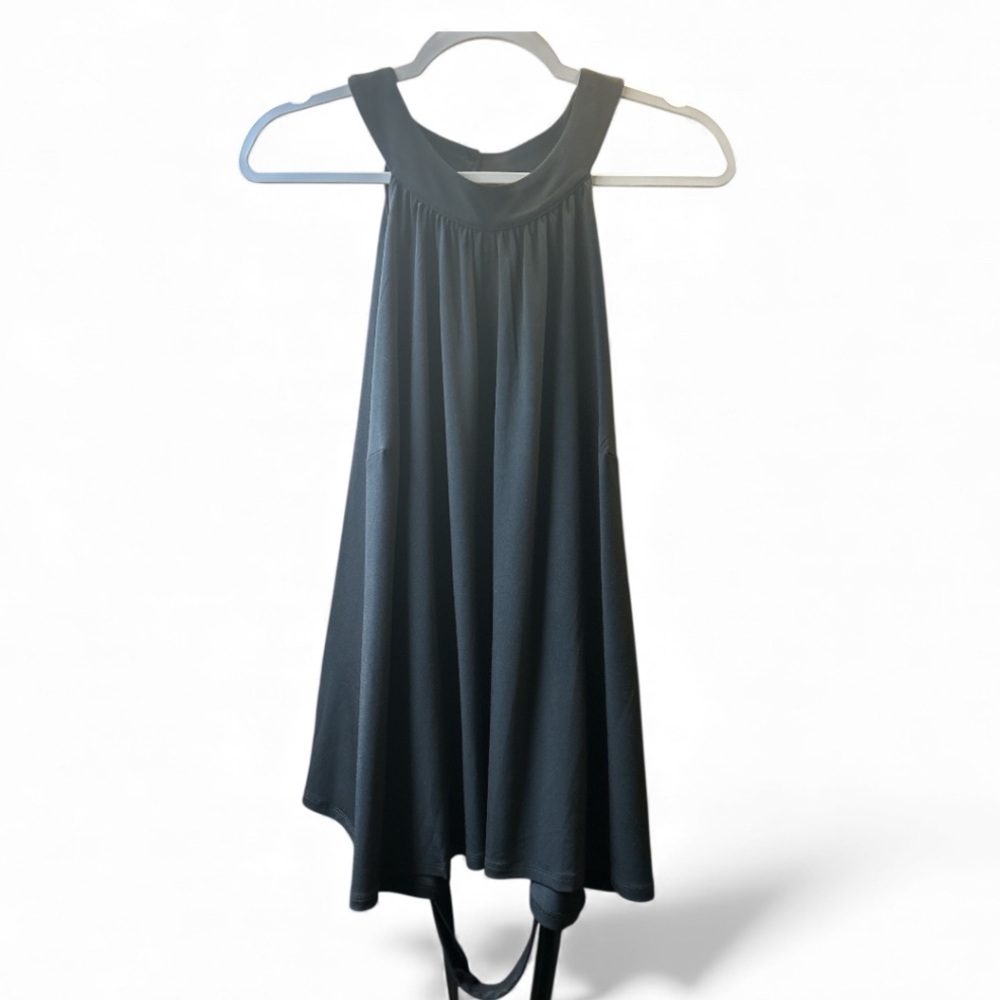 ⭐️⭐️⭐️HOST PICK⭐️⭐️⭐️LANE BRYANT BLACK HALTER NECK BELTED TOP-NWT - Picture 4 of 6